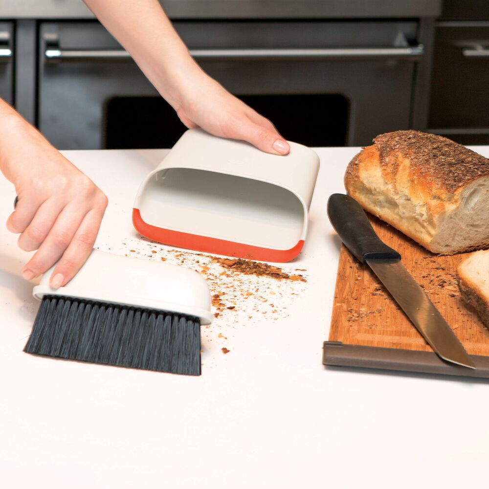 Compact Dustpan & Brush Set O1