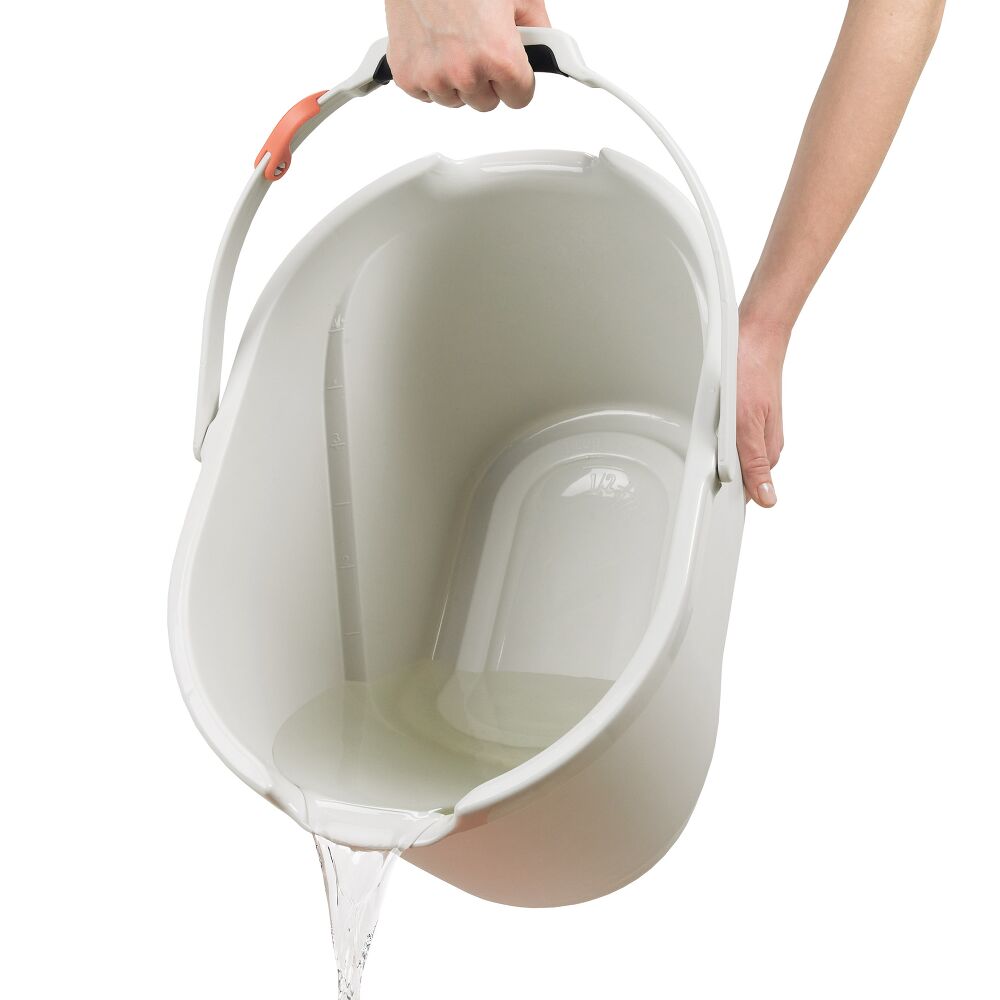 Angled Measuring Bucket F8
