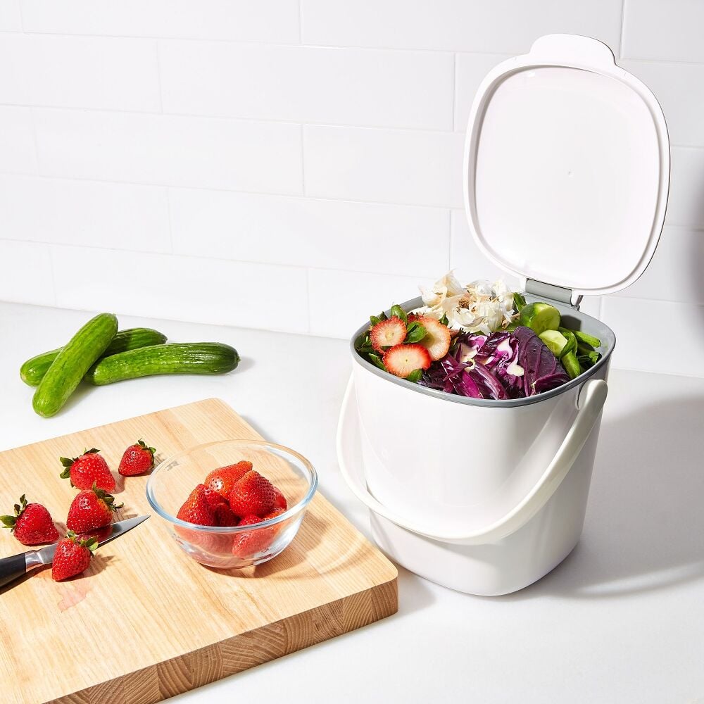 Easy-Clean Compost Bin - 0.75 Gal Y7
