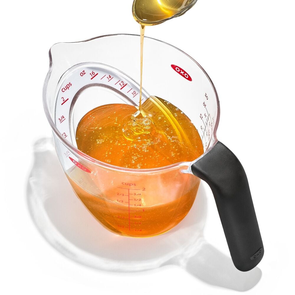 2-Cup Angled Measuring Cup N8