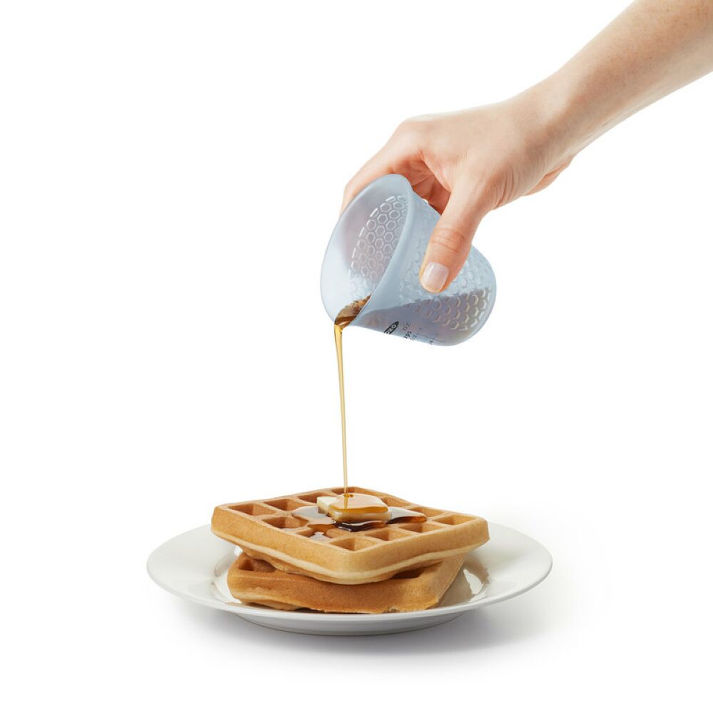 Mini Squeeze & Pour Silicone Measuring Cup Z3