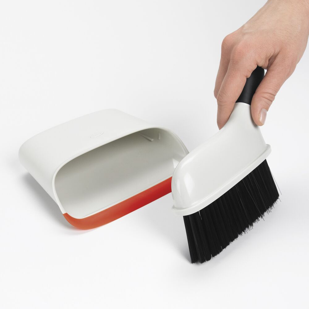 Compact Dustpan & Brush Set O1