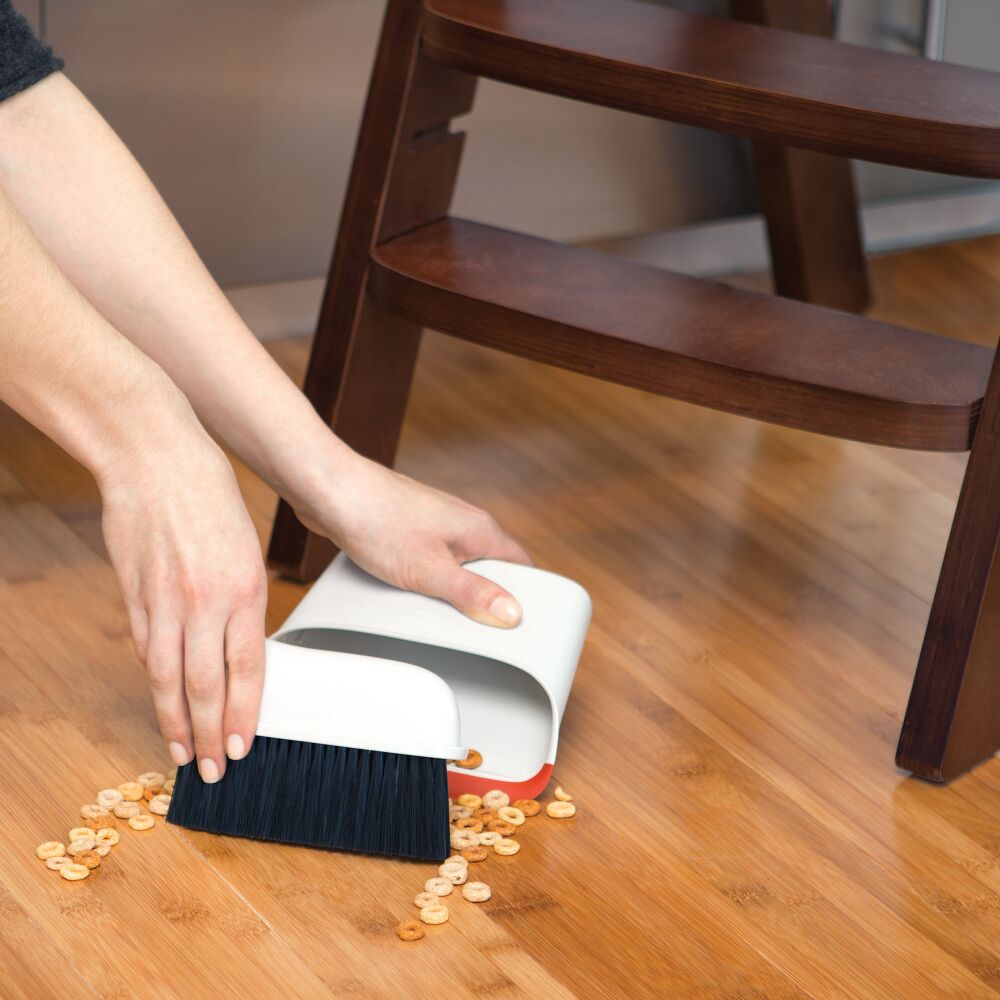 Compact Dustpan & Brush Set O1