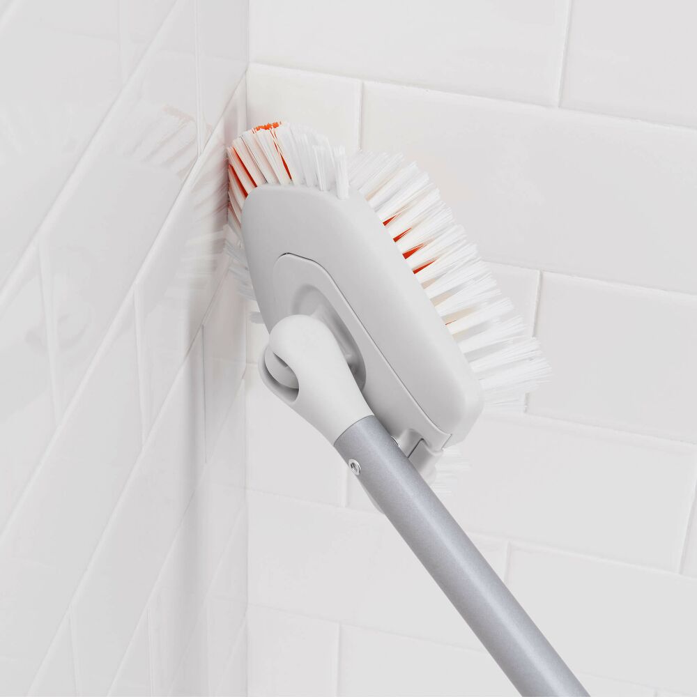 Extendable Tub & Tile Brush K0