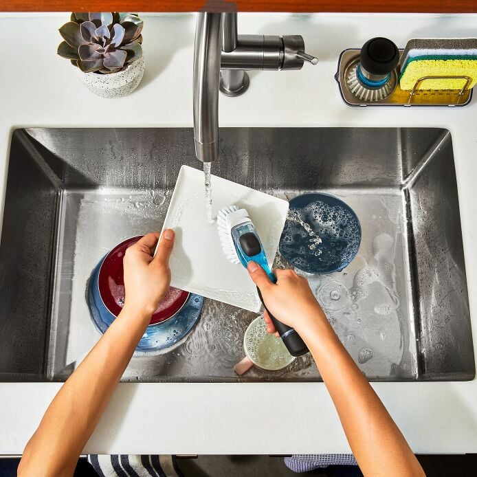 Soap Dispensing Dish Brush V0