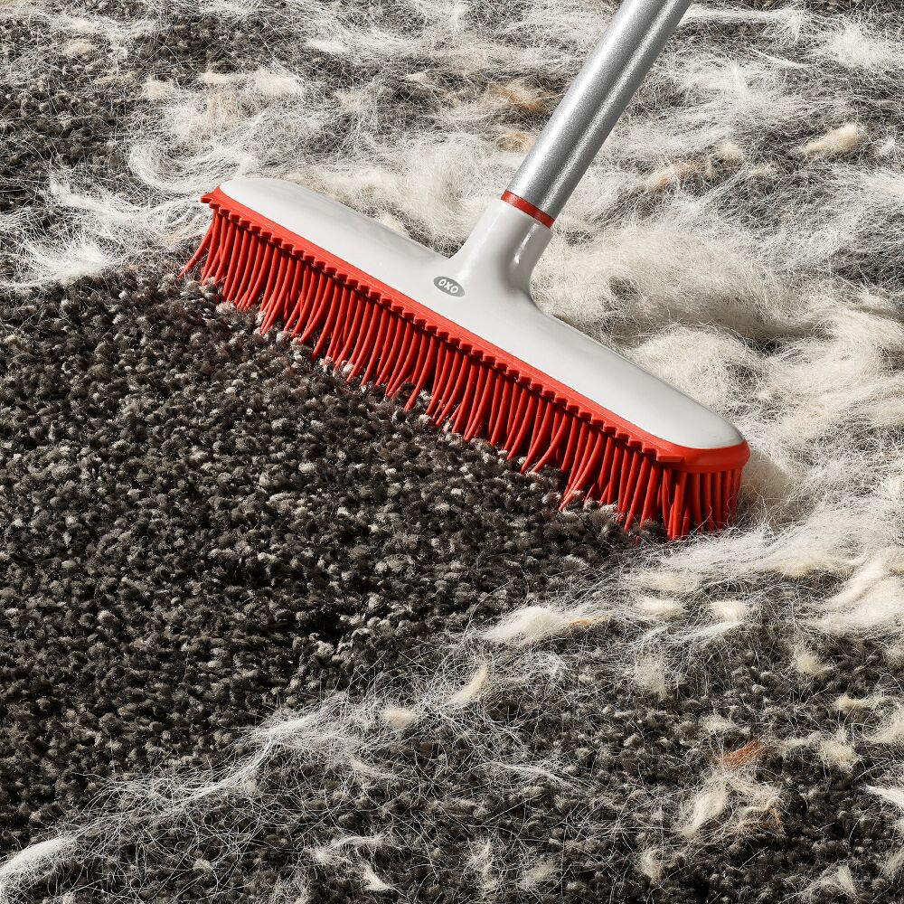 OXO Good Grips Fur Broom C5