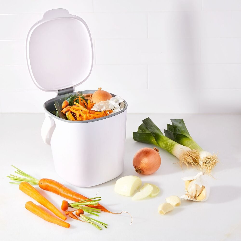 Easy-Clean Compost Bin - 0.75 Gal Y7
