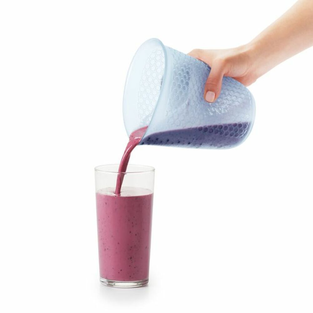 4 Cup Squeeze & Pour Measuring Cup T2
