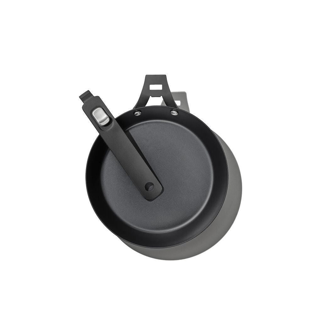 Carbon Steel With Removable Handle 8in Pan B5