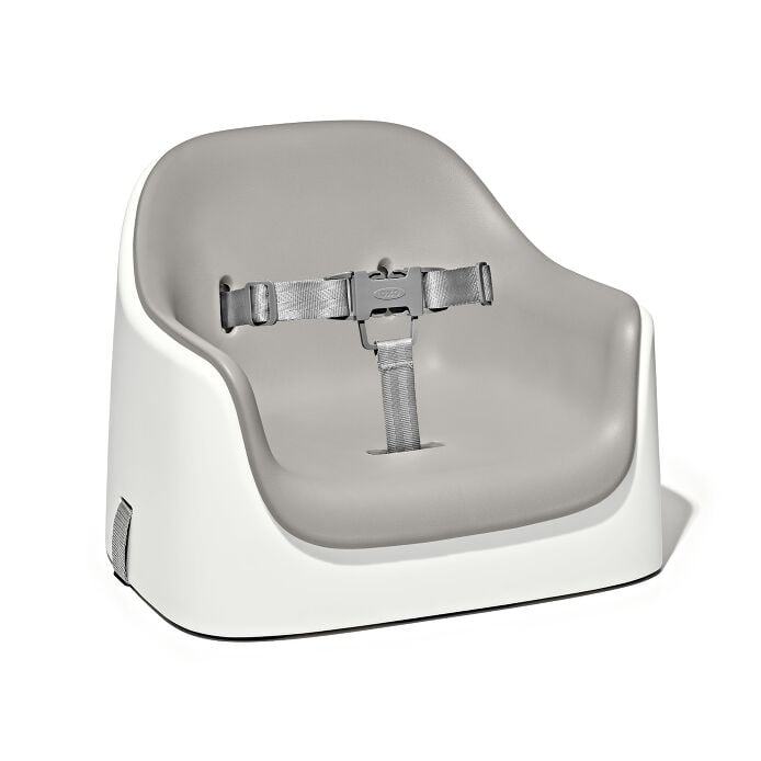 Nest Booster Seat with Removable Cushion Q9